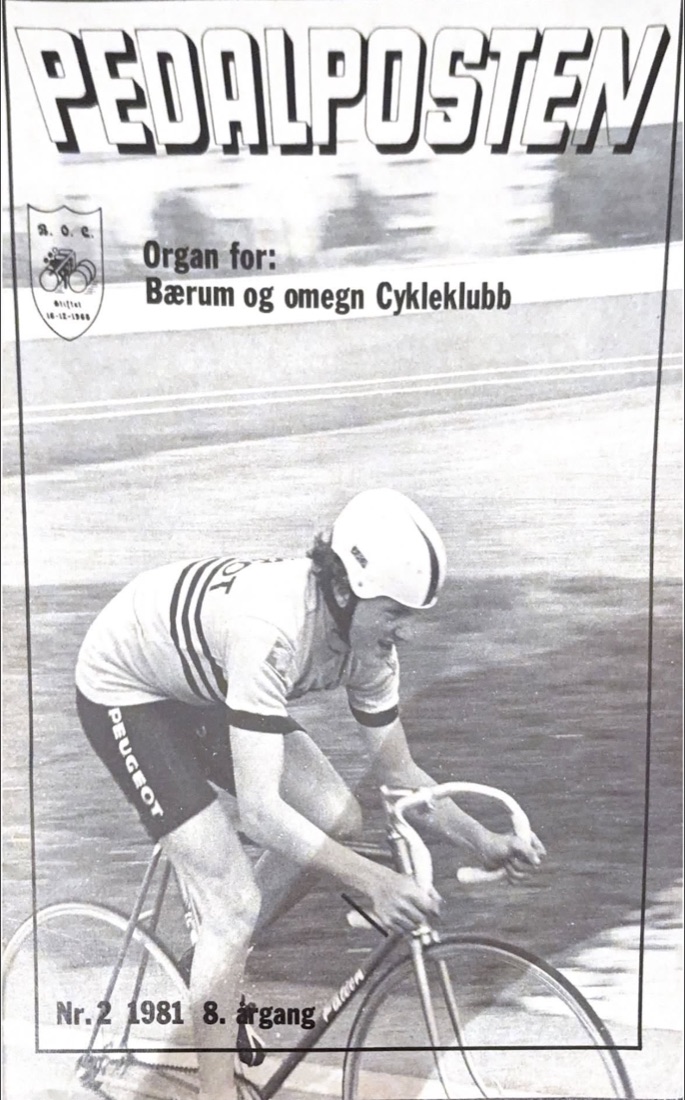 Forsiden av Pedalposten, nr. 2 1981, 8. årgang: «Organ for Bærum og omegn Cykleklubb», med en syklist på bane